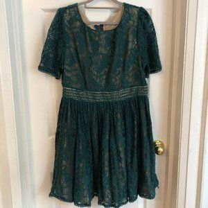 Evergreen lace dress